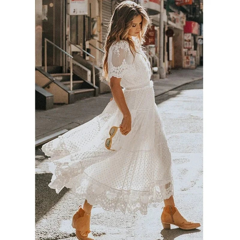 Robe Blanche Brodée en Coton